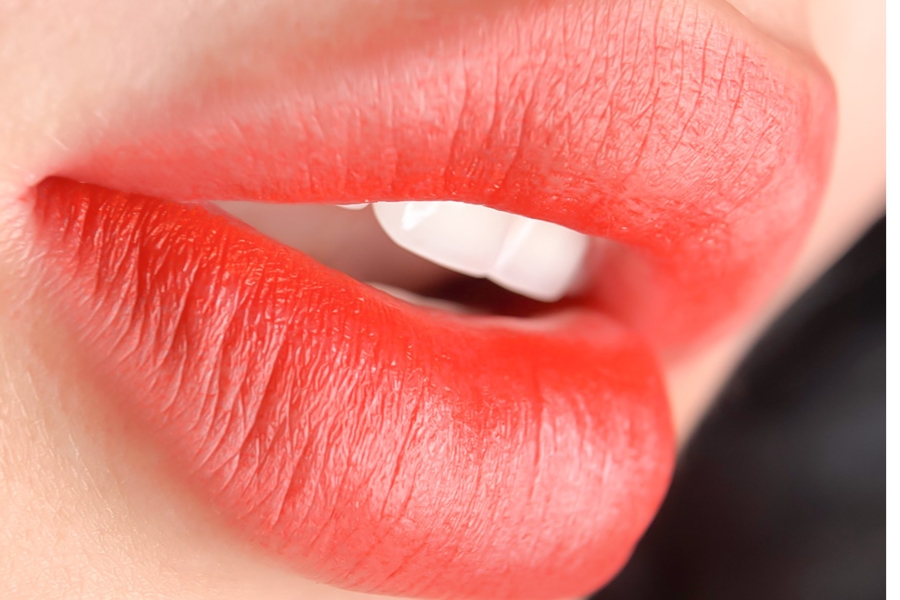 Cam đào phun môi tôn lên vẽ đẹp tự nhiên